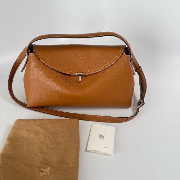 TOTEME T-Lock Grained-Leather Top Handle Tan - Picture 3 of 16